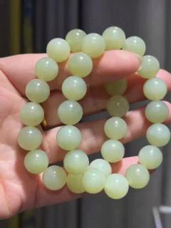 新疆和田玉若羌黄口卡12手串,颜色清爽,细度油性都好一五零零 9