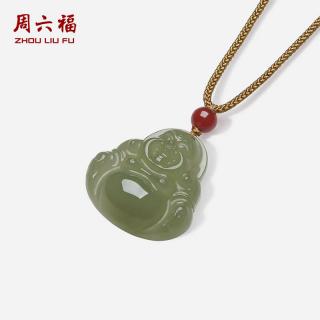 第四款:周六福新中式和田玉弥勒佛吊坠4️⃣舒适佩戴体验:经过