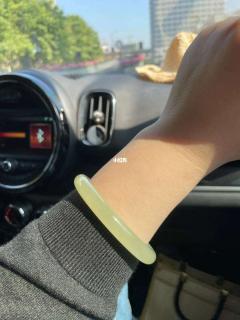 很好看的翡翠买不起,买得起的和田玉很好看